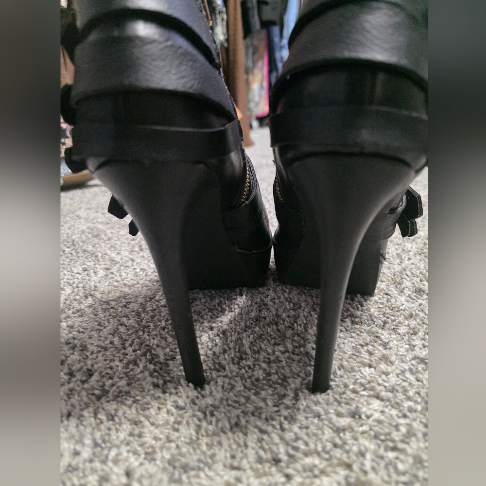 Steve Madden Genuine Leather Boots with Gold Buckle Detail And Side Zipper - Picture 8 of 13
